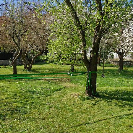 Old Summer House With Renovated Bathroom Praha Bagian luar foto