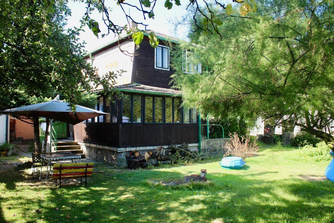 Old Summer House With Renovated Bathroom Praha Bagian luar foto
