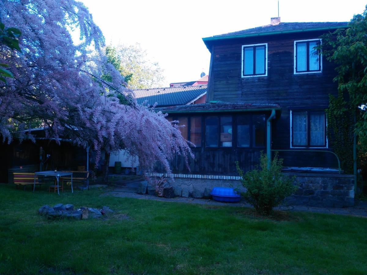 Old Summer House With Renovated Bathroom Praha Bagian luar foto